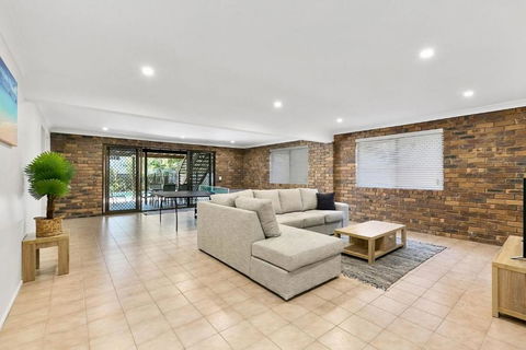 Generous Family Home With 4 Bedrooms, Pool, Pet Friendly - Darwin Holiday 2
