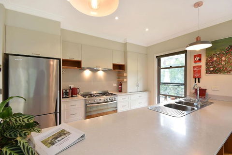 Georgette House In Leura - Darwin Holiday 3