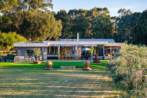 Ginahgulla Olive Estate I Private Properties - Darwin Holiday 0