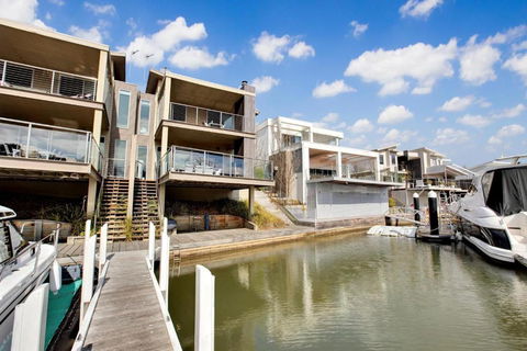 Gippsland Lakehouse A - Darwin Holiday 1