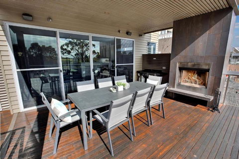 Gippsland Lakehouse A - Darwin Holiday 3