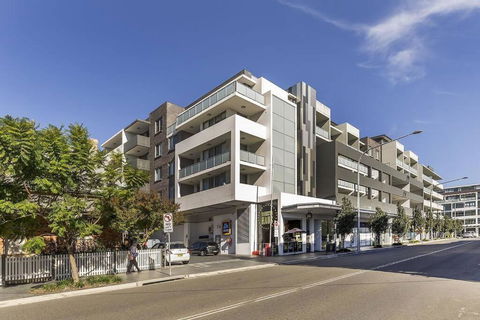GLAD1 - Monash Rd - Gladesville - Darwin Holiday 0