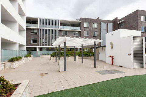 GLAD1 - Monash Rd - Gladesville - Darwin Holiday 1