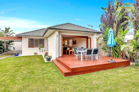Gladstone Gardens - Family Comfort In North Brighton - Darwin Holiday 0