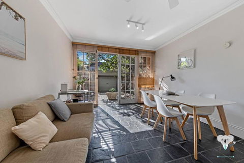 Glebe Cozy 2 Bedroom Stunning Terrace House / NGL058 - Darwin Holiday 4