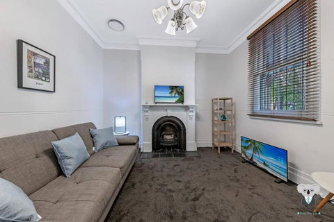 Glebe Cozy 2 Bedroom Stunning Terrace House / NGL058 - Darwin Holiday 3