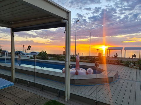 Glenelg Beach House With Private Beachfront Pool - Darwin Holiday 4