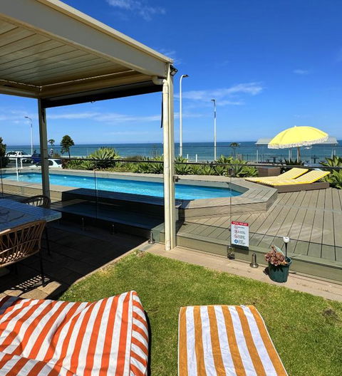 Glenelg Beach House With Private Beachfront Pool - Darwin Holiday 1