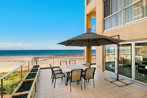 Glenelg Beachfront Luxury Apartment - Darwin Holiday 0