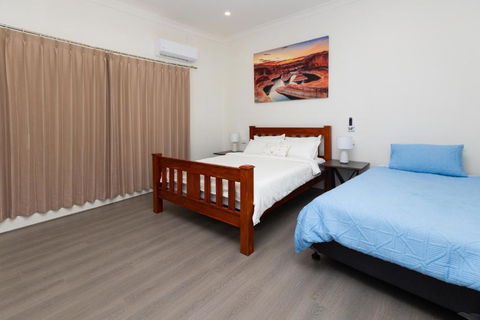 Glenelg North House, 3QBed, 2KSBed, 2Bth, 5TV - Darwin Holiday 3