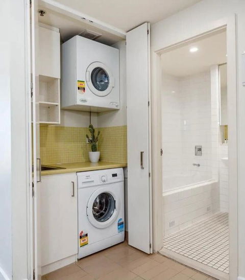 Glenelg Oasis, Pool, Gym, Spa & Sauna, Free Parking, City Views - Darwin Holiday 4