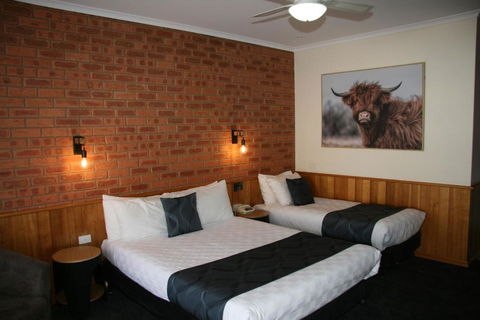 Golden River Motor Inn - Darwin Holiday 1