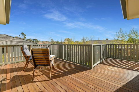 Goldfinch Way Stunning & Spacious Home Sleeps 11 - Darwin Holiday 3