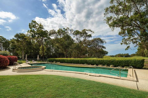 Golf Getaway Close To The Beach In Twin Waters - Darwin Holiday 0