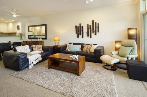Golf Getaway Close To The Beach In Twin Waters - Darwin Holiday 1