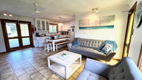 Goolwa Beachfront House. Pet Friendly. - Darwin Holiday 0