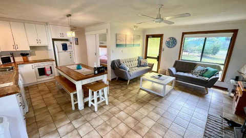 Goolwa Beachfront House. Pet Friendly. - Darwin Holiday 2