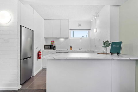 Gorgeous 1-Bed Apartment Near Melbourne Uni - Darwin Holiday 2