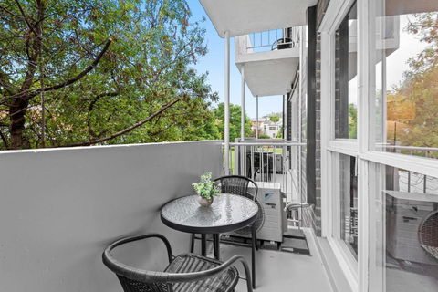 Gorgeous 1-Bed Apartment Near Melbourne Uni - Darwin Holiday 1