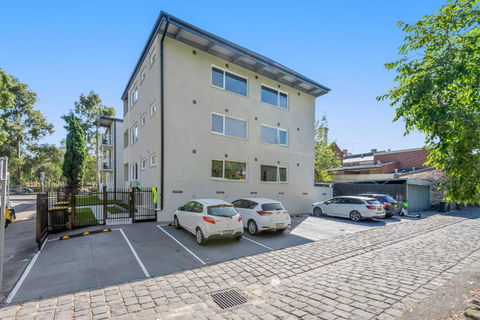Gorgeous 1-Bed Apartment Near Melbourne Uni - Darwin Holiday 4