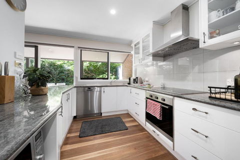 Gorgeous 2-Bed Townhouse With Patio, BBQ & Parking - Darwin Holiday 1