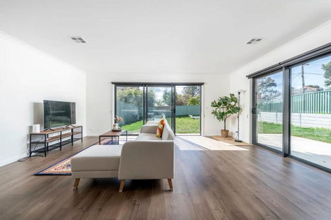 Gorgeous Hawker Townhouse - Darwin Holiday 4