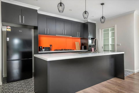 Gorgeous Hawker Townhouse - Darwin Holiday 1