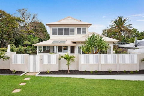Fuller Holidays - Hacienda, Luxury 5 Bedroom Home With Pool - Darwin Holiday 2