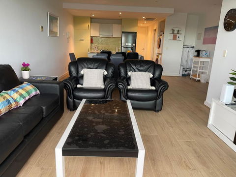 Glenelg Resort Style Beachside Apartment - Darwin Holiday 1