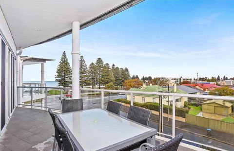 Gallery Resort Style Penthouse No 13 - Darwin Holiday 2