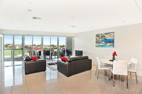 Gallery Resort Style Penthouse No 13 - Darwin Holiday 3