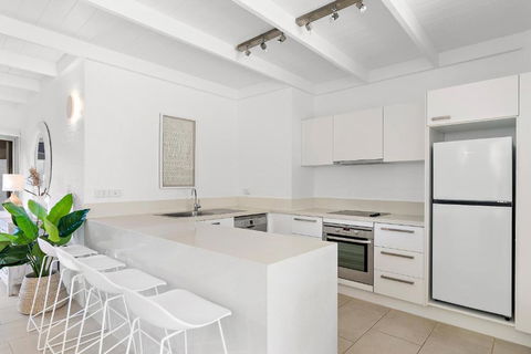 Ground-Level Riverfront 2 Bedroom Apartment Steps From Hastings Street - By Stay Noosa - Darwin Holiday 3