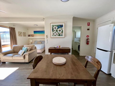 Gowings Of Mallacoota - Darwin Holiday 0