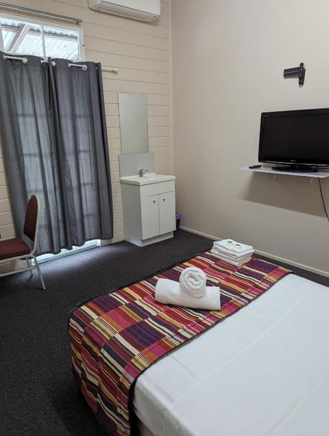 GRAND CENTRAL HOTEL PROSERPINE - Darwin Holiday 3