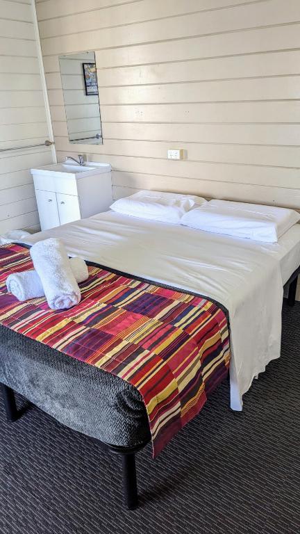 GRAND CENTRAL HOTEL PROSERPINE - Darwin Holiday 0