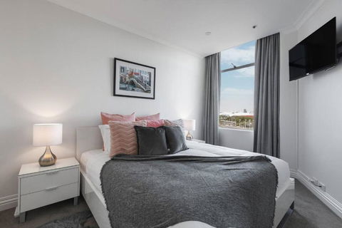 Grand Luxury In The CBD Along The Yarra River - Darwin Holiday 2