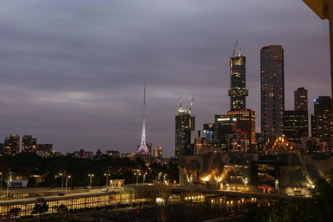Grand Luxury In The CBD Along The Yarra River - Darwin Holiday 4