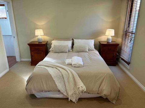 Grand Retreat In Peaceful Street - Darwin Holiday 2