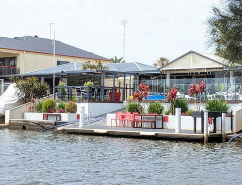 Grand Riviera Forster- Waterfront, Pool, Wharf - Darwin Holiday 0