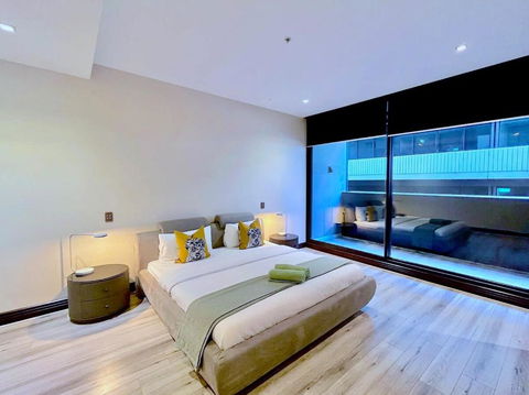 Grand St Kilda 2-story Sub-Penthouse - Darwin Holiday 1