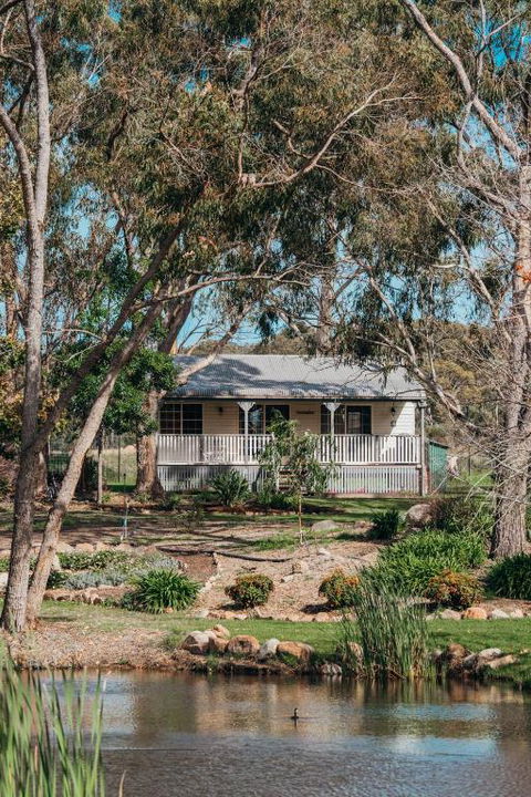 Granite Gardens Cottages & Lake Retreat - Darwin Holiday 0