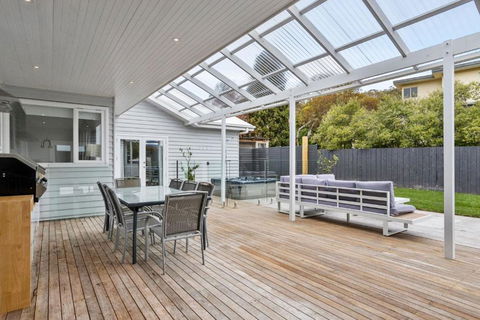 Granville House Hot Tub And Hamptons Style - Darwin Holiday 4