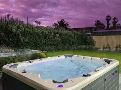 Great Ness Beach House - 10 Person Spa - Pet-Friendly - Netflix - Linen Included - Darwin Holiday 0