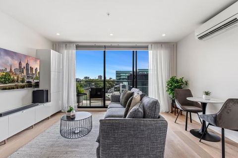 Great Richmond 1-bed Conveniently Located By Shops - Darwin Holiday 0