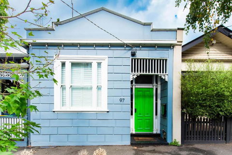 Green Door Gem Your Stylish Retreat - Darwin Holiday 4