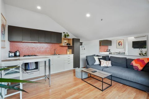 Green Getaway 1 Bedder Loft@ St Kilda With Parking - Darwin Holiday 0
