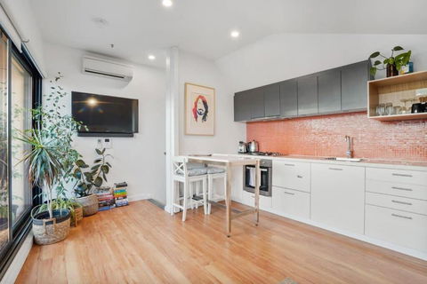 Green Getaway 1 Bedder Loft@ St Kilda With Parking - Darwin Holiday 3
