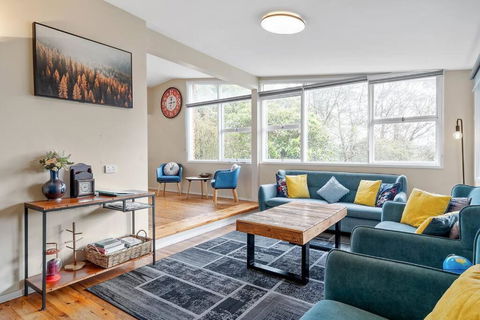Green Leaf Retreat - PETS ALLOWED - FREE PARKING - FAMILY FRIENDLY - CLOSE TO KATOOMBA AND ALL MOUNTAIN ATTRACTIONS! - Darwin Holiday 0