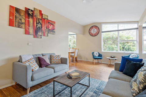 Green Leaf Retreat - PETS ALLOWED - FREE PARKING - FAMILY FRIENDLY - CLOSE TO KATOOMBA AND ALL MOUNTAIN ATTRACTIONS! - Darwin Holiday 2