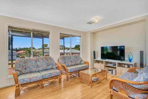 Green Reef Beach House - Aldinga Beach - C21 SouthCoast Holidays - Darwin Holiday 4